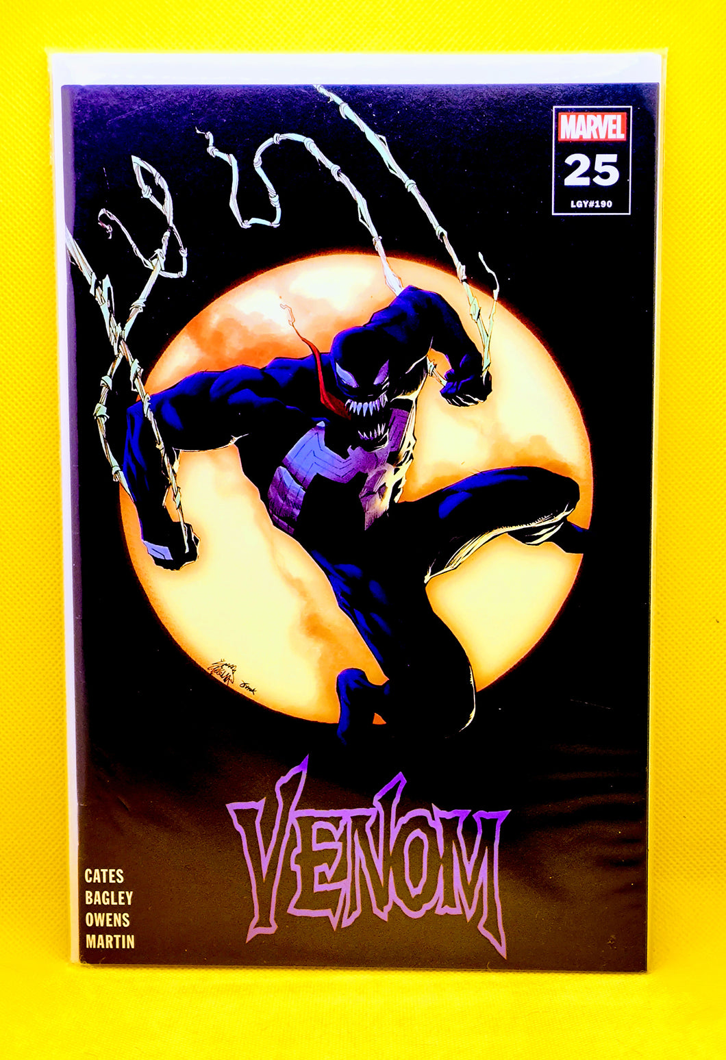 Venom #25 2nd print Variant (Walmart Edition)