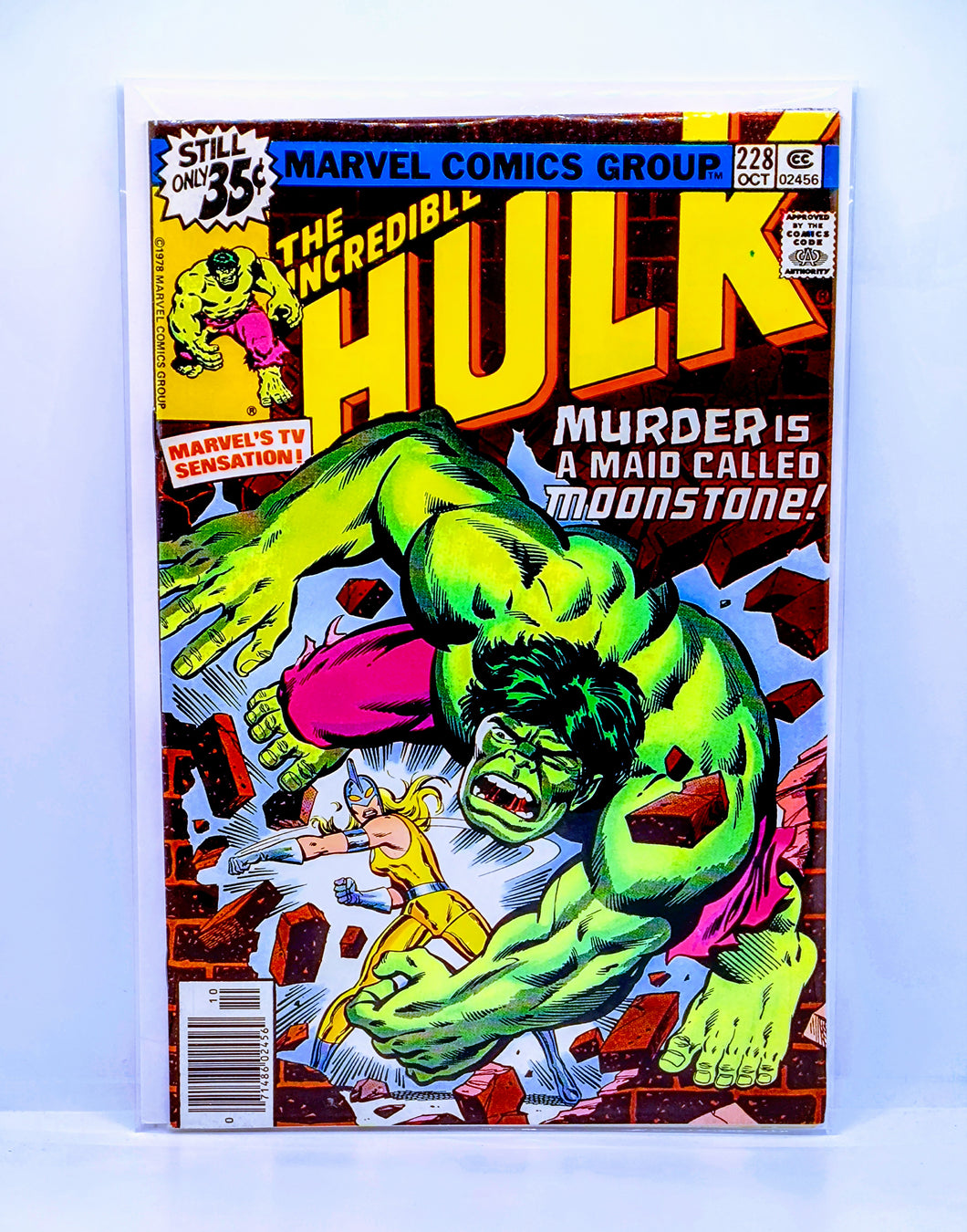 Comic book cover featuring The Incredible Hulk with vibrant colors on a white background